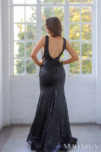 Miah Vega Style #15999 $4 backface vertical thumbnail