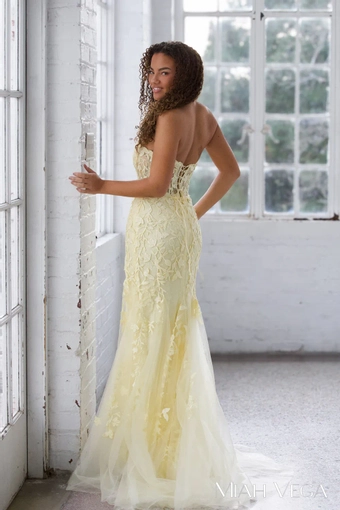 Miah Vega Style #24101 $9 backface vertical thumbnail