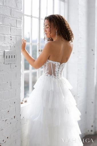 Miah Vega Style #24507 $7 backface vertical cropped thumbnail