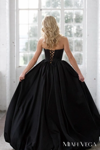 Miah Vega Style #24601 $14 backface vertical thumbnail