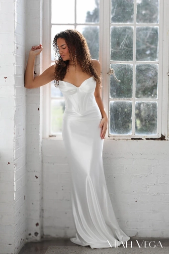 Miah Vega Style #24608 $4 frontface vertical thumbnail