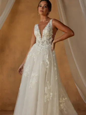 Madi Lane Neely #4 frontface vertical thumbnail