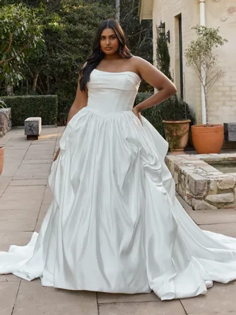 Madi Lane Norfolk #1 frontface vertical thumbnail