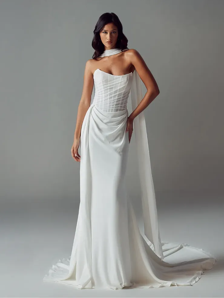 Evie Young VALERIE Image