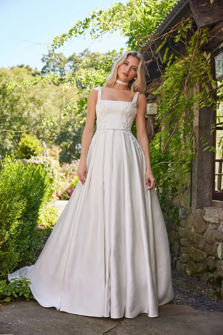 House of Idan Daphne Default Thumbnail Image