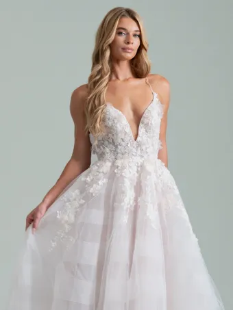 Hayley Paige La Vie en Fleurs #7 frontface vertical cropped thumbnail