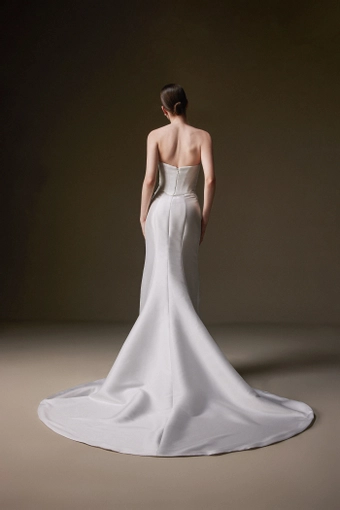 La Premiere Carnation #5 default backface vertical thumbnail