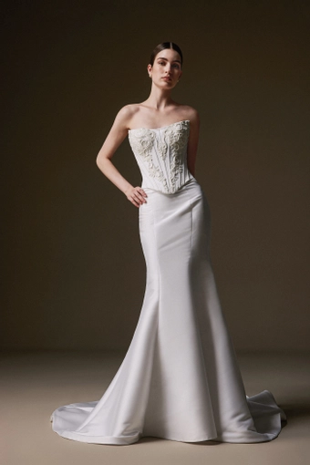 La Premiere Carnation #4 frontface vertical thumbnail