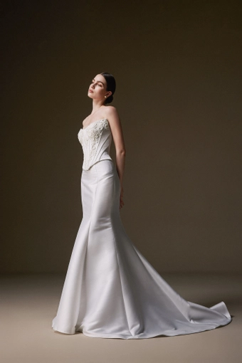 La Premiere Carnation #2 frontface vertical thumbnail