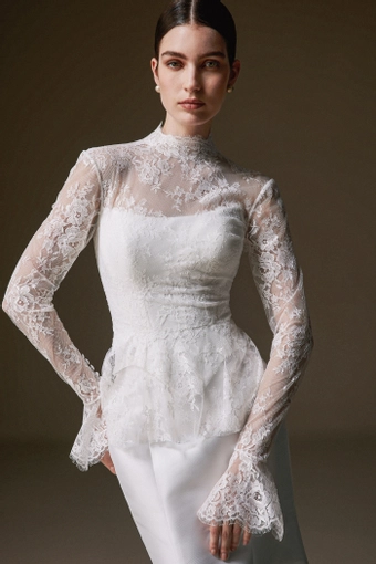 La Premiere Carnation #9 frontface vertical cropped thumbnail