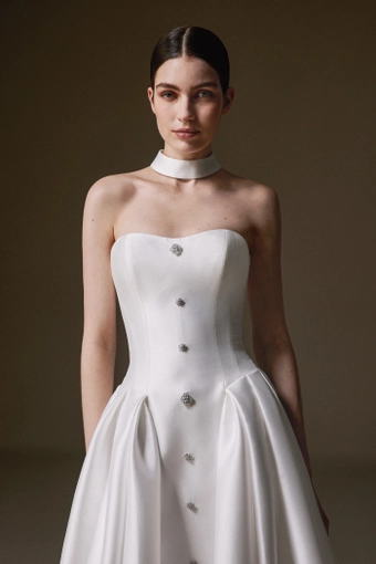 La Premiere Claude #4 frontface vertical cropped thumbnail