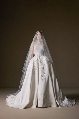 La Premiere Chandra #4 frontface vertical thumbnail