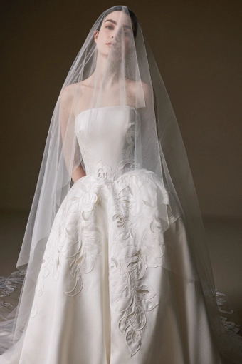 La Premiere Chandra #10 frontface vertical cropped thumbnail