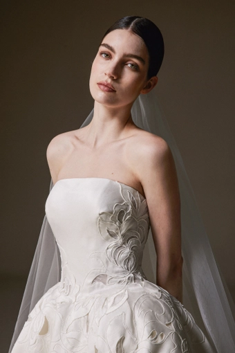 La Premiere Chandra #8 frontface vertical cropped thumbnail