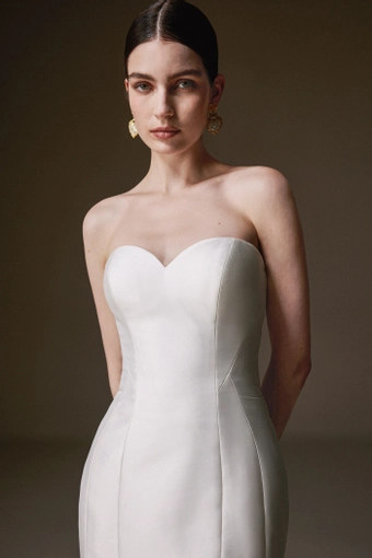 La Premiere Cathy #3 frontface vertical cropped thumbnail