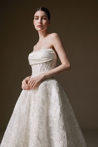 La Premiere Clementine #8 frontface vertical cropped thumbnail