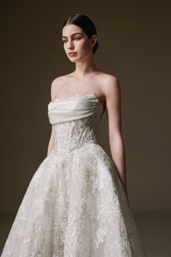 La Premiere Clementine #7 frontface vertical cropped thumbnail