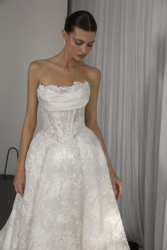 La Premiere Clementine #6 frontface vertical cropped thumbnail