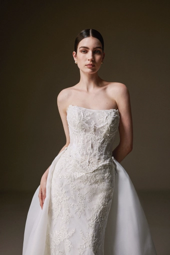 La Premiere Clarimond #12 frontface vertical cropped thumbnail