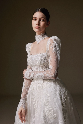 La Premiere Carina #8 frontface vertical cropped thumbnail