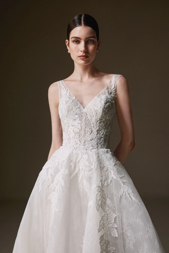 La Premiere Carissa #4 frontface vertical cropped thumbnail