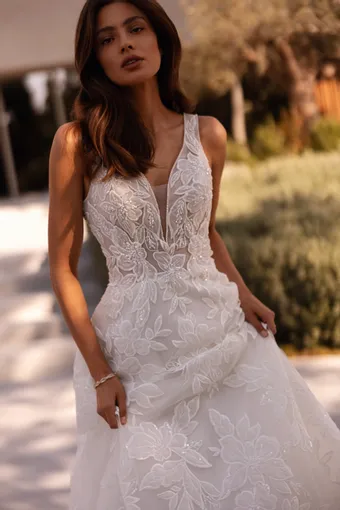 Demetrios #1504 #4 frontface vertical cropped thumbnail