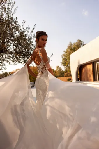 Demetrios #1516 #3 backface vertical cropped thumbnail