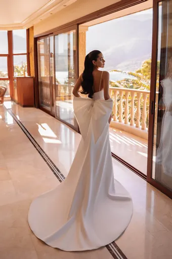 Demetrios Cosmobella Style: 8250 #1 default backface vertical thumbnail