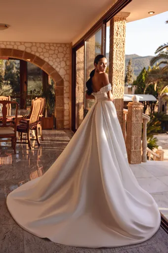 Demetrios Cosmobella Style: 8256 #1 default backface vertical thumbnail