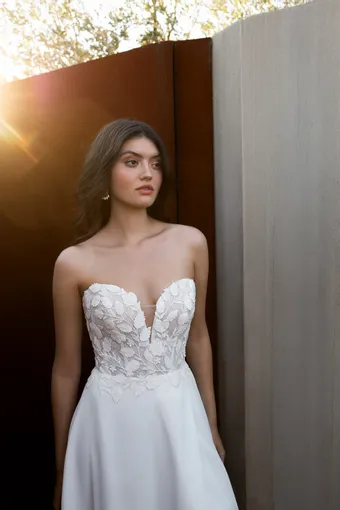 Demetrios Oreasposa Style #L1157 #1 frontface vertical cropped thumbnail