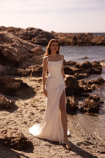 Demetrios Destination Romance Style #DR415 #0 default frontface vertical thumbnail