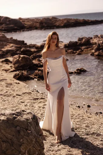 Demetrios Destination Romance Style #DR416 #0 default frontface vertical thumbnail