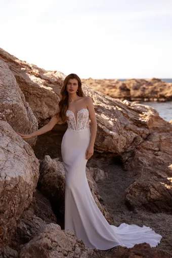 Demetrios Destination Romance Style #DR418 #0 default frontface vertical thumbnail