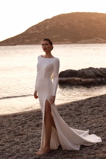 Demetrios Destination Romance Style #DR422 #0 default frontface vertical thumbnail