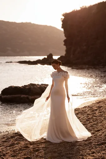 Demetrios Destination Romance Style #DR423 #0 default frontface vertical thumbnail