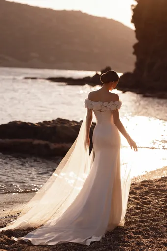 Demetrios Destination Romance Style #DR423 #1 default backface vertical thumbnail