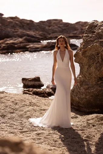 Demetrios Destination Romance Style #DR424 #0 default frontface vertical thumbnail