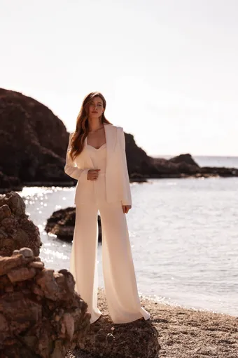 Demetrios Destination Romance Style #DR425 #1 frontface vertical thumbnail