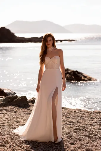 Demetrios Destination Romance Style #DR426 #0 default frontface vertical thumbnail