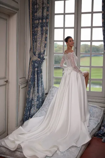 Aria Bride Style #556 #2 default backface vertical thumbnail