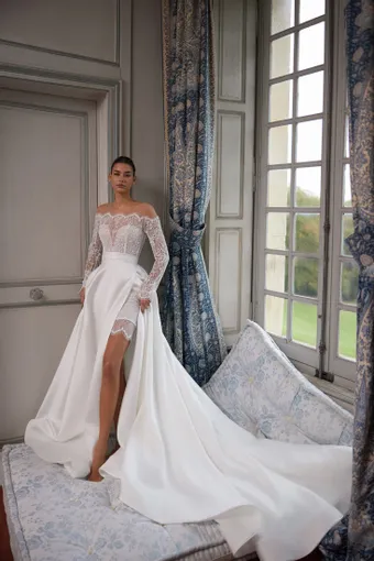 Aria Bride Style #556 #0 default frontface vertical thumbnail