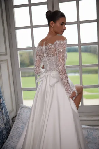 Aria Bride Style #556 #5 backface vertical cropped thumbnail