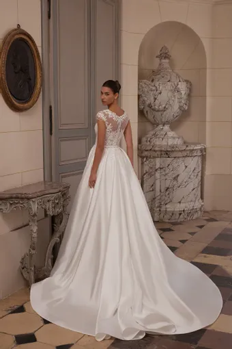 Aria Bride Style #558 #1 default backface vertical thumbnail