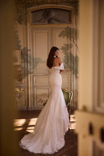 Aria Bride Style #559 #4 default backface vertical thumbnail