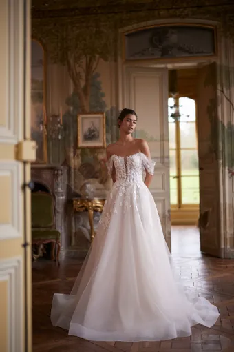 Aria Bride Style #562 #0 default frontface vertical thumbnail