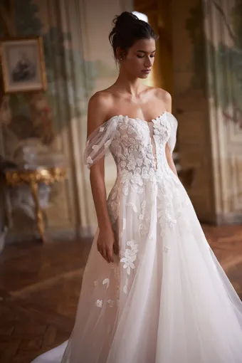 Aria Bride Style #562 #4 frontface vertical cropped thumbnail