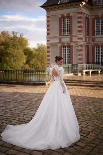 Aria Bride Style #565 #2 default backface vertical thumbnail