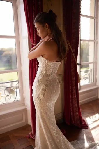 Aria Bride Style #566 #4 backface vertical cropped thumbnail