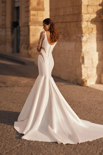 Avenor Ida Torez #1 default backface vertical thumbnail