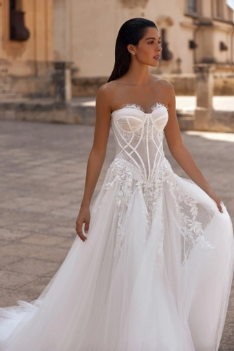 Lumira Ida Torez #3 frontface vertical cropped thumbnail